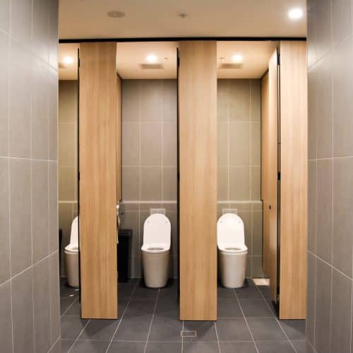 Gap-reduced privacy partitions designed to prevent visual breaches.